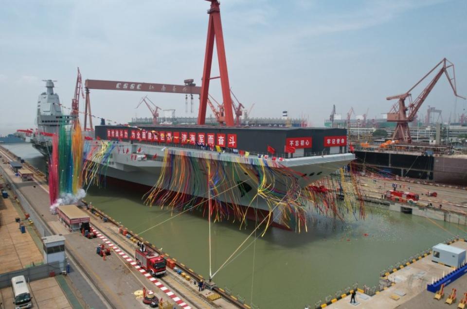 中國大陸第三艘航母福建艦十七日下水。（翻攝自中國國防部）