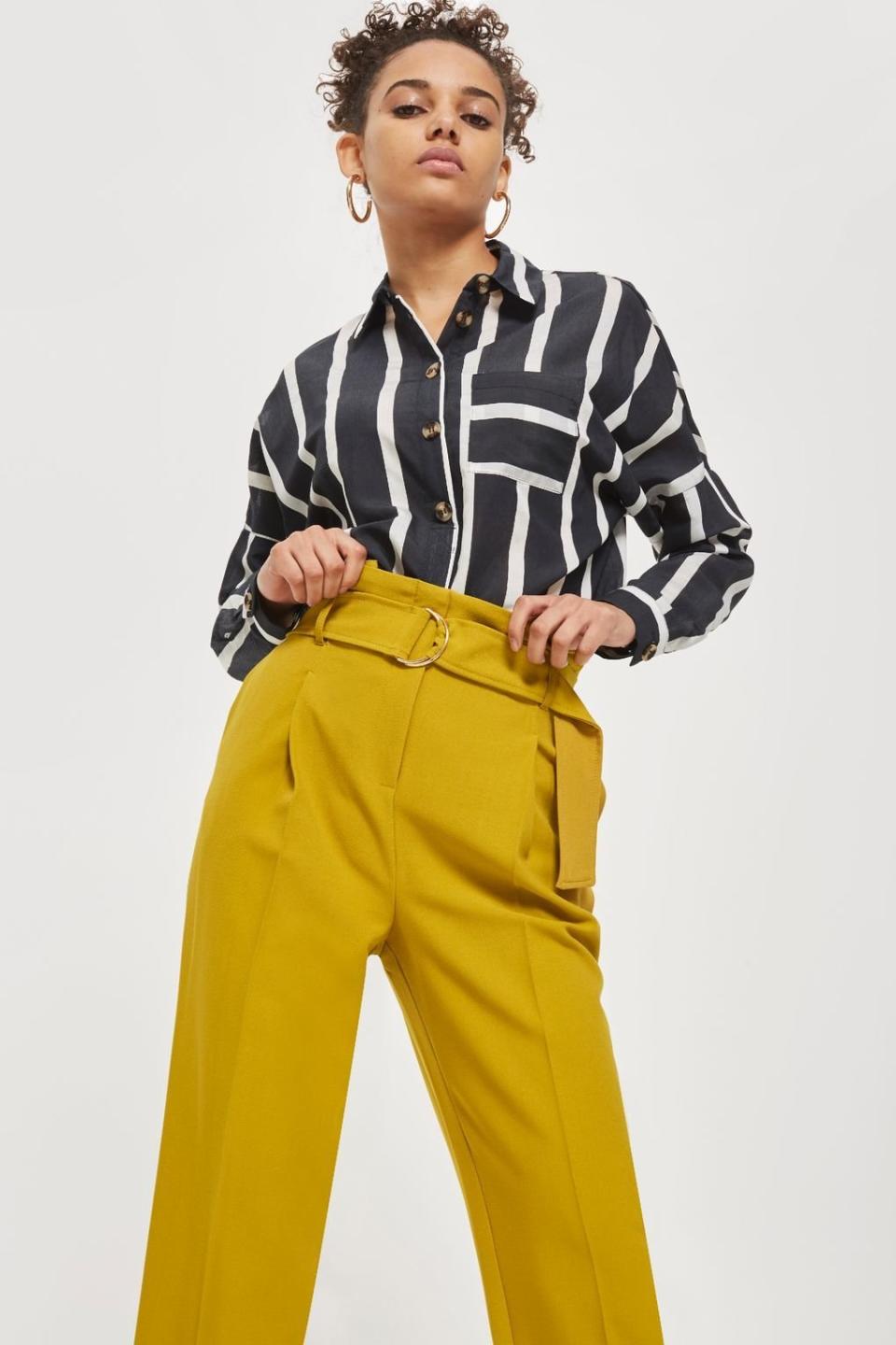 Get them at <a href="http://us.topshop.com/en/tsus/product/belted-tapered-trousers-7480776?bi=20&amp;ps=20" target="_blank">Topshop</a>, $68.