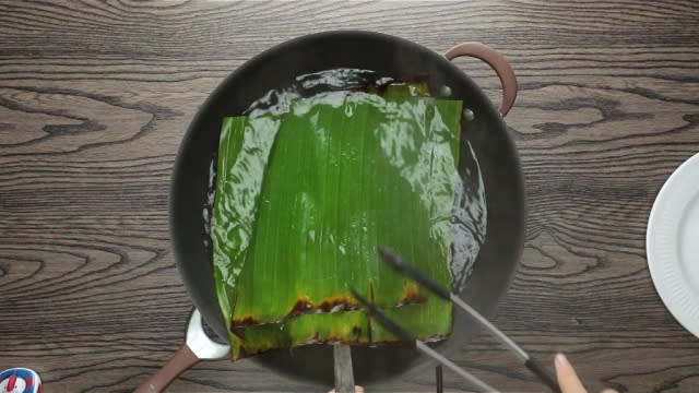 Boiling banana leaves in a wok