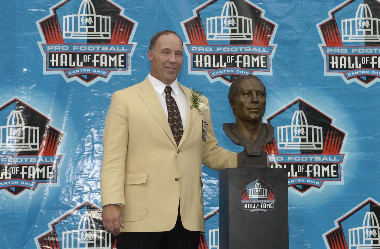 Pro Football Hall of Fame inductee Joe DeLamielleure poses with his bust during the 2003 NFL Hall of Fame Induction ceremony on August 3, 2003 in Canton, Ohio.