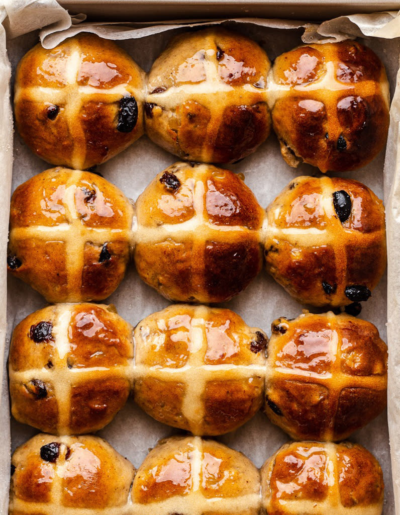 Hot cross buns vegan