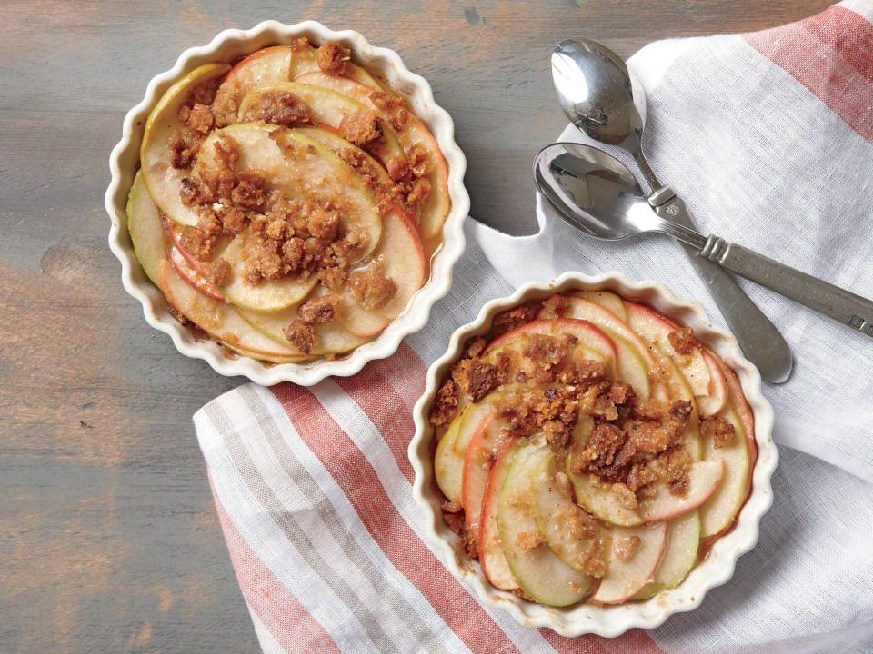 Easy Individual Apple Crisps with Oatmeal Crumble