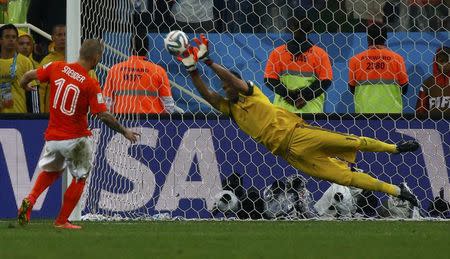 Argentina's goalkeeper Sergio Romero saves the third penalty shot from Wesley Sneijder of the Netherlands during a penalty shootout in their 2014 World Cup semi-finals at the Corinthians arena in Sao Paulo July 9, 2014. REUTERS/Michael Dalder