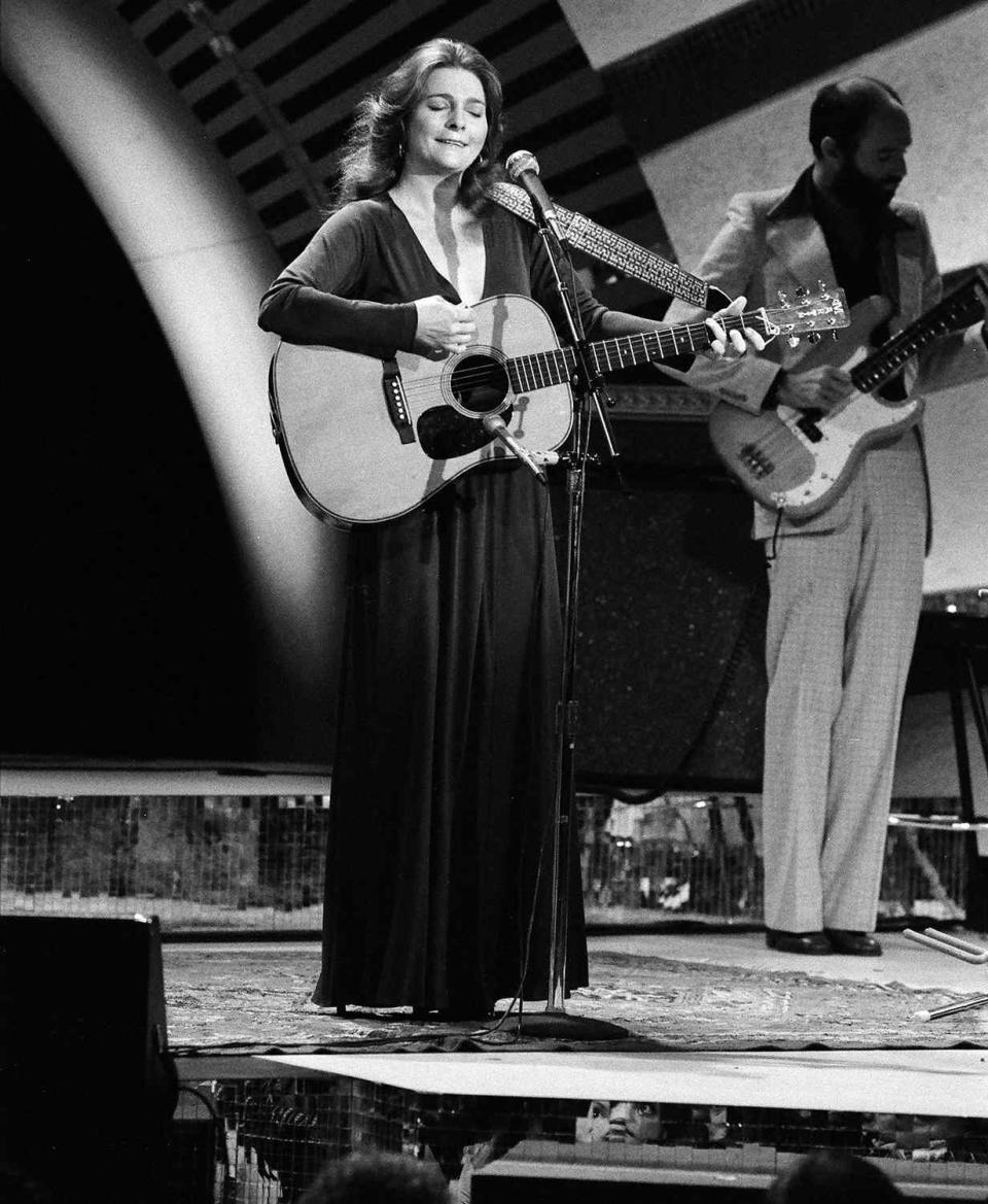 Judy Collins on The Tonight Show Starring Johnny Carson