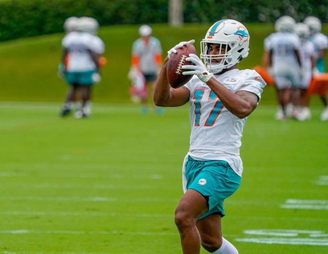 Dolphins' Jaylen Waddle one of two placed on COVID list Thursday