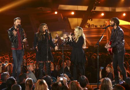 Stevie Nicks (2nd from R) performs "Golden" with Charles Kelley (L), Hillary Scott and Dave Haywood of Lady Antebellum at the 49th Annual Academy of Country Music Awards in Las Vegas, Nevada April 6, 2014. REUTERS/Robert Galbraith