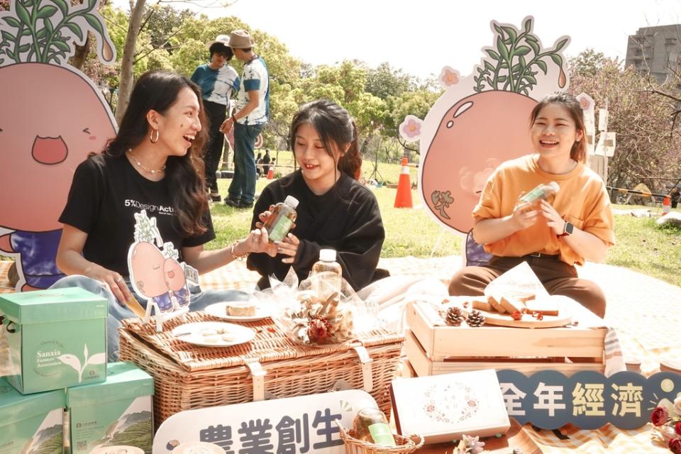 《圖說》三峽綠茶季野餐派對登場。〈農業局提供〉