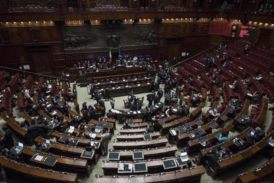 <p>Salta la stretta su contratti a termine e licenziamenti, bonus bebè prorogato integralmente ma sono solo per un anno, Web tax al 3 per cento: ecco le ultime novità sulla manovra 2018. </p>