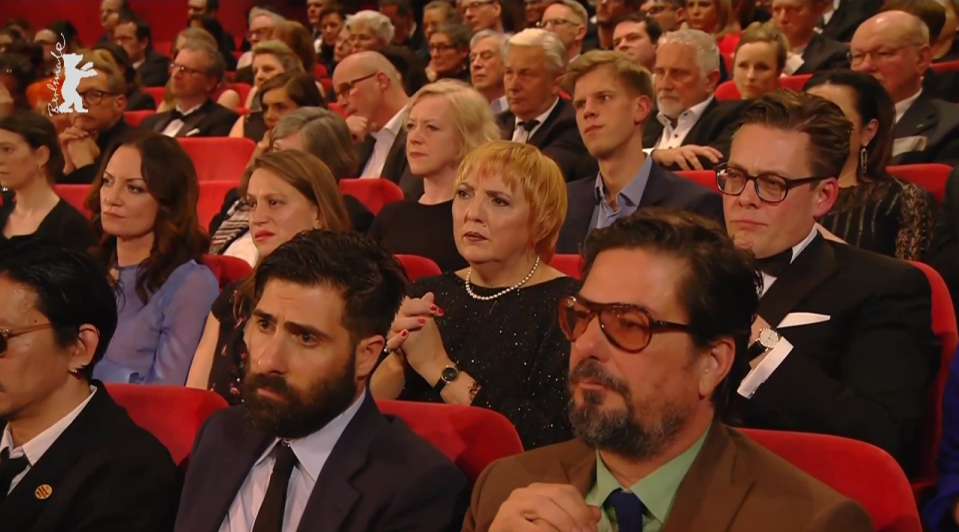 Auch Politiker zieren das Publikum der Berlinale. So zum Beispiel Grünen-Politikerin Claudia Roth (Mitte).
