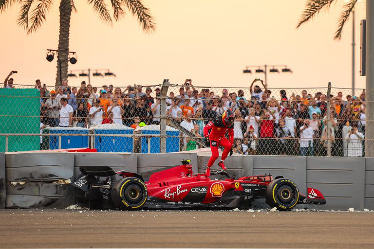 Carlos Sainz, accidentado, en Abu Dhabi