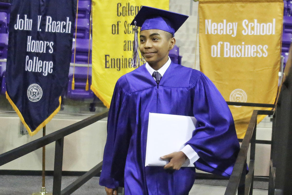 this-14-year-old-is-the-youngest-person-ever-to-graduate-from-texas