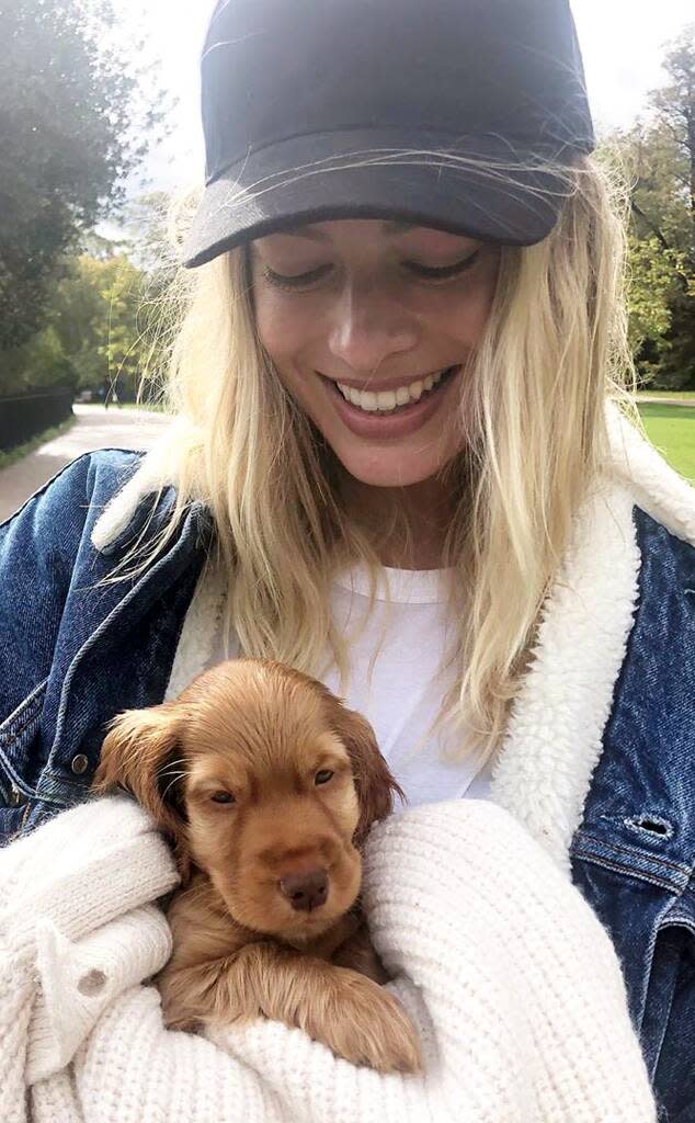 Margot Robbie, puppy