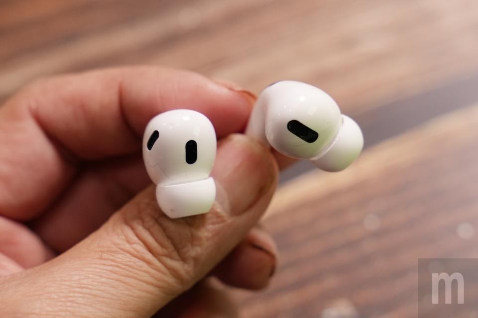 ▲AirPods Pro 2 (左)與AirPods Pro (右)的耳機外觀差異