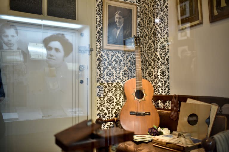 Carlos Cardel presente en un espacio que lo homenajea