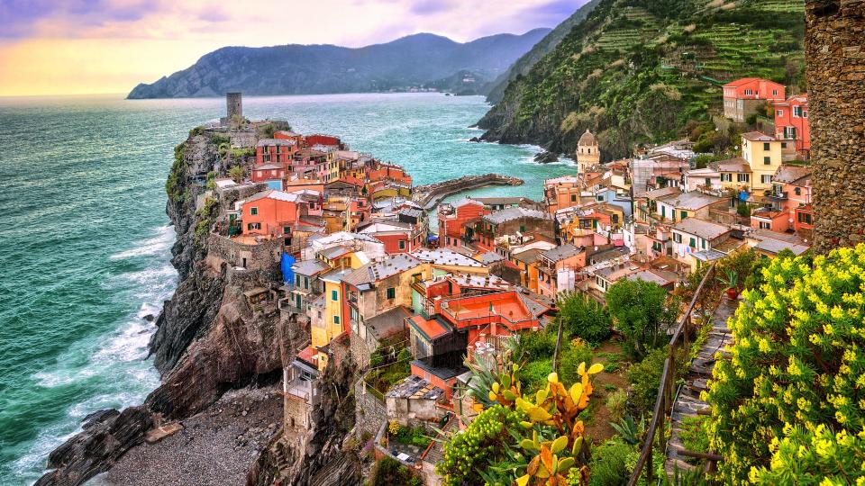 Vernazza, pueblo junto al mar en Cinque Terre, Italia