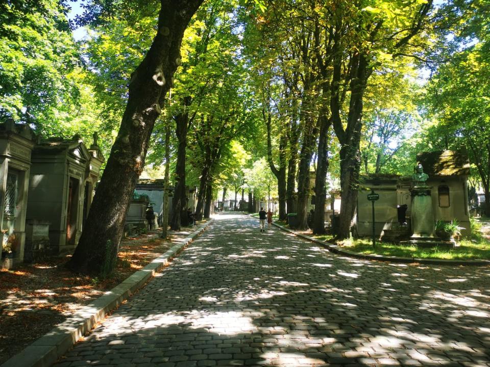 Los árboles en cementerios como el Père Lachaise en París ayudan a refrescar las áreas circundantes. Akvile Jureviciute-Lenoir