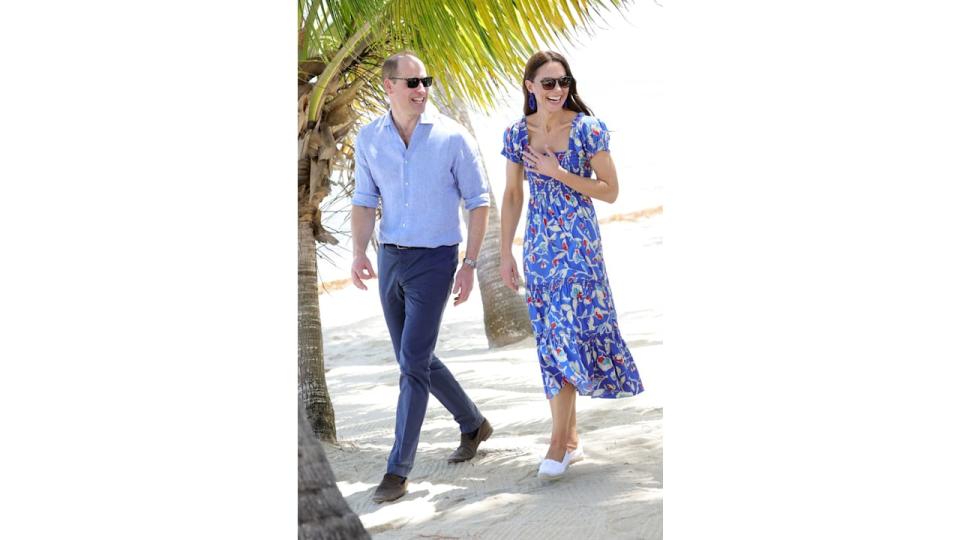 william and kate walking along beach in belize