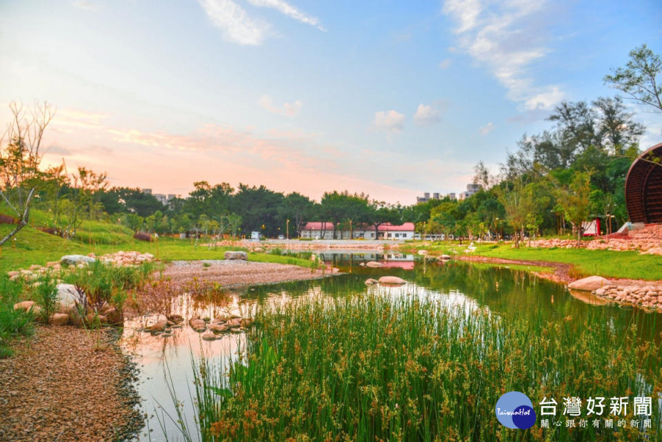 2 八德大湳森林公園(中央水池)。