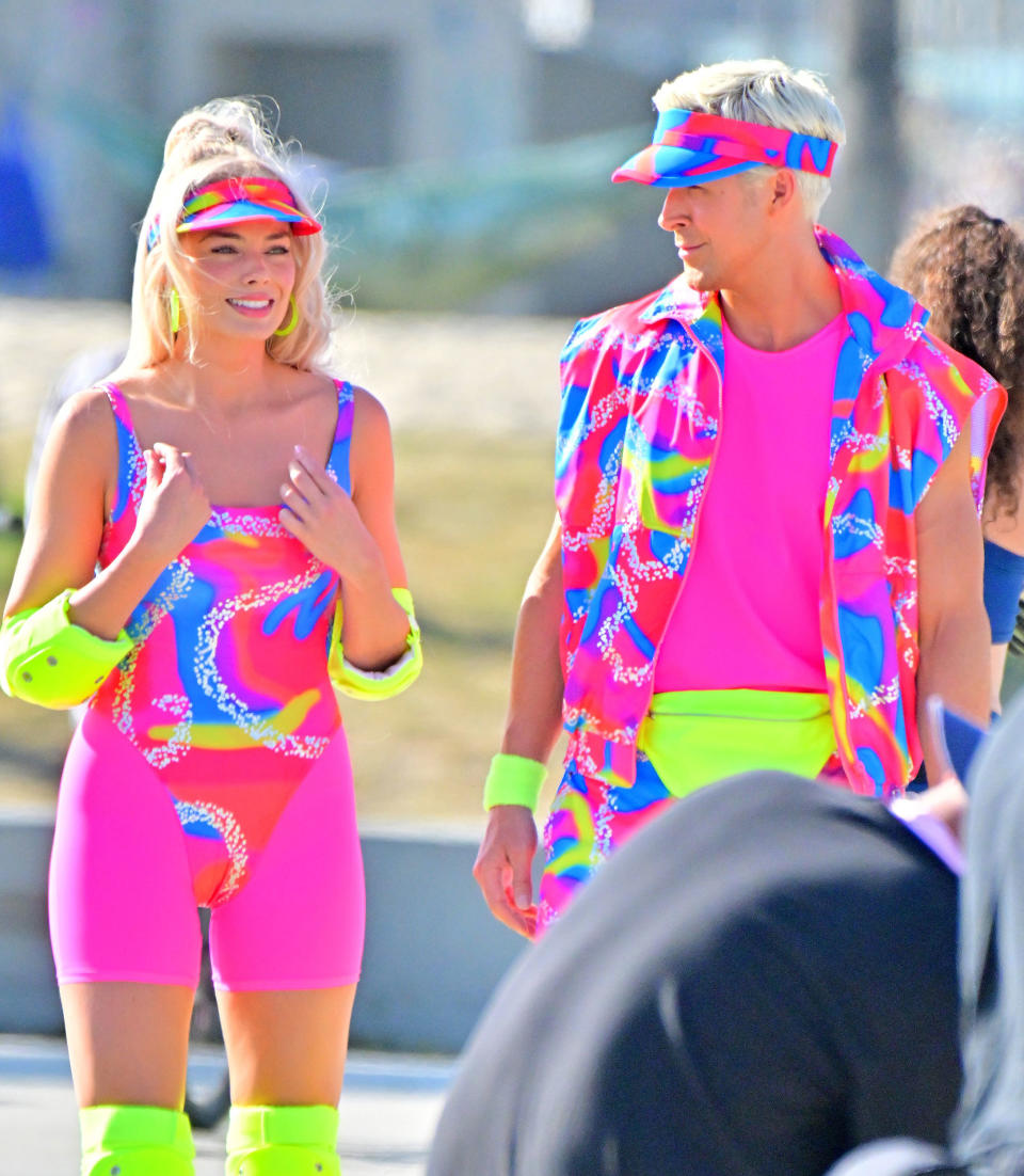 Margot Robbie and Ryan Gosling film new scenes for 'Barbie' in Venice California. (MEGA / Getty Images)