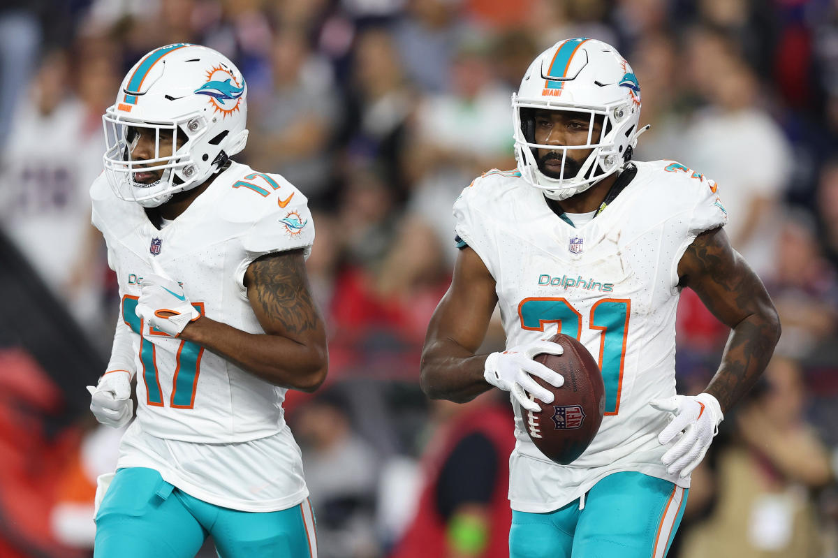 Dolphins WR Jaylen Waddle and RB Raheem Mostert reportedly not expected to play vs. Bills