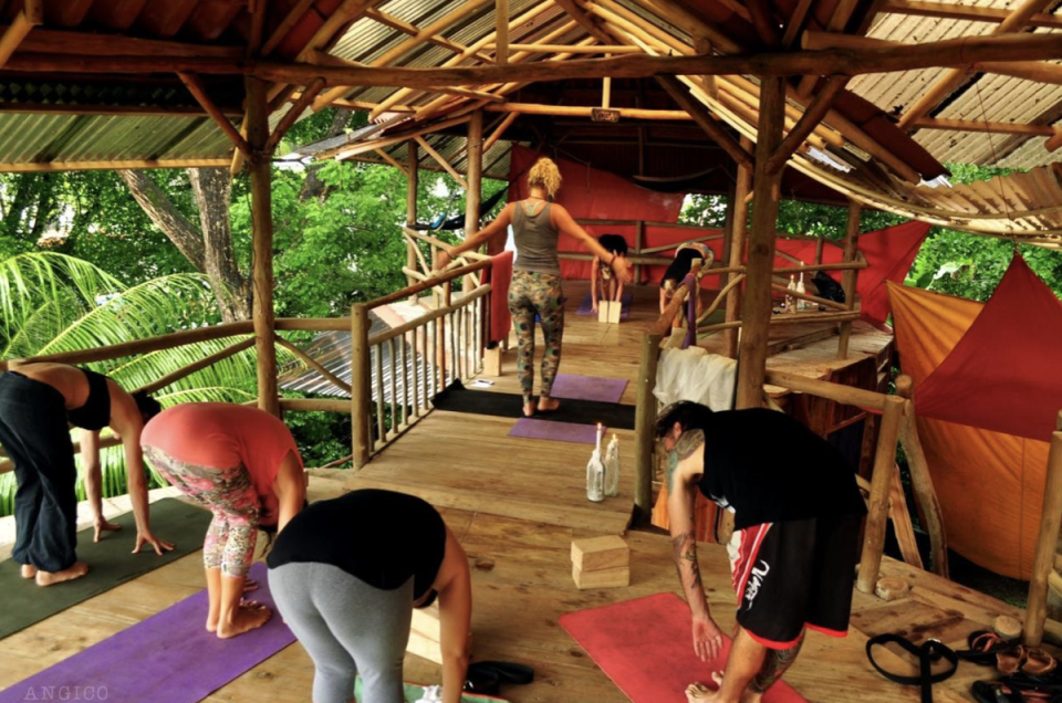 Don Jon’s Surf and Yoga Lodge en Santa Teresa, Costa Rica, donde Kaitlin Armstrong supuestamente fue arrestada (Booking.com)