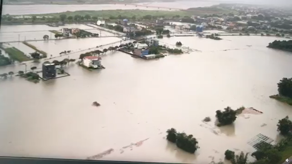 宜蘭縣消防局義消拍下宜蘭縣農地受颱風影響成了一片汪洋。   圖: 翻攝自林世偉臉書