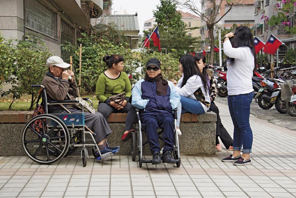 退輔會與榮民榮眷基金會紛爭至今未解，至少有5,000位榮民拿不到津貼。