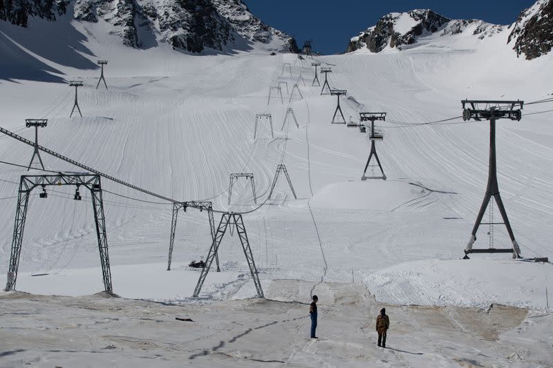Austrians cover a glacier to protect it from global warming
