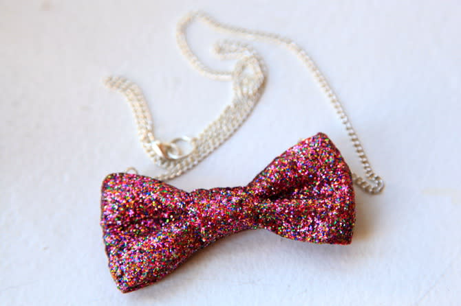 Bow Necklace