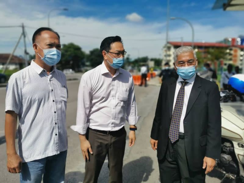 Puah (centre) said focus now should be given to the state’s economic recovery instead of wasting time and money on a state election. — Picture by Ben Tan