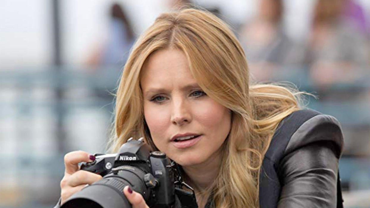  Kirsten Bell looking into a camera, as Veronica Mars, in Veronica Mars 