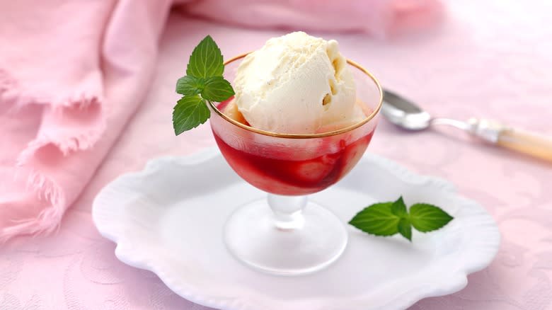 peach melba in glass bowl