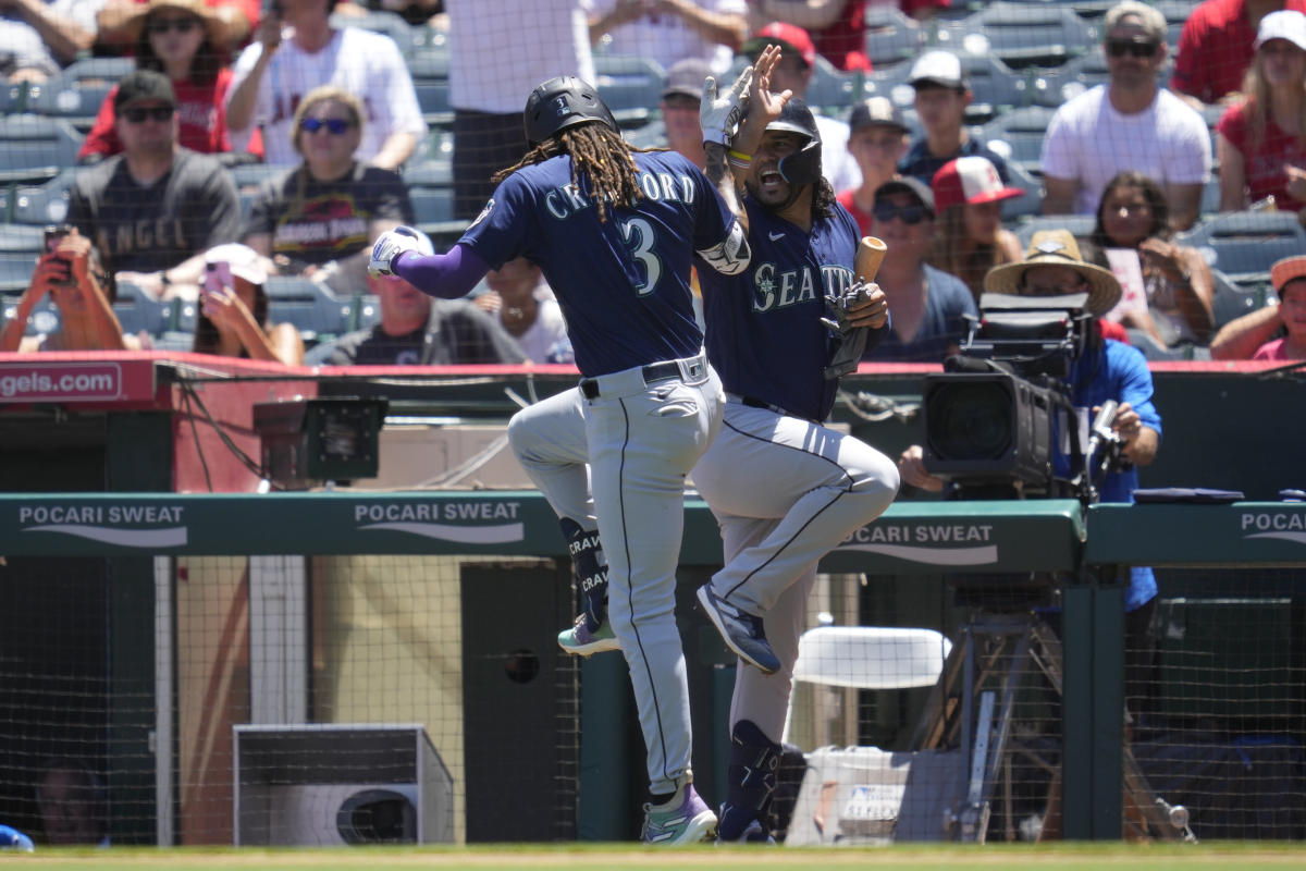 Mike Moustakas, following nine-RBI game, says his mother died this summer