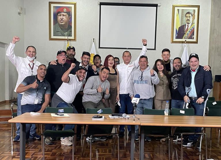 Los 12 tripulantes fueron recibidos por integrantes del régimen de Nicolás Maduro