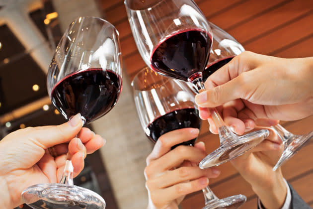 Na, wie schmeckt der Wein? (Bild: thinkstock)