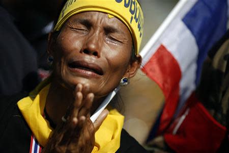 An anti-government protester cries as she joins others protesting outside the Defense Ministry in central Bangkok November 28, 2013. REUTERS/Damir Sagolj