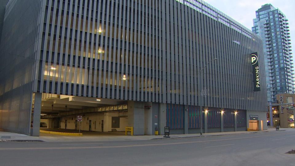 Edmonton police are investigating the suspicious death of a GardaWorld security guard at the 102nd Street Parkade after he was involved in a fight with an unknown assailant early Tuesday. (Jamie McCannel/CBC - image credit)