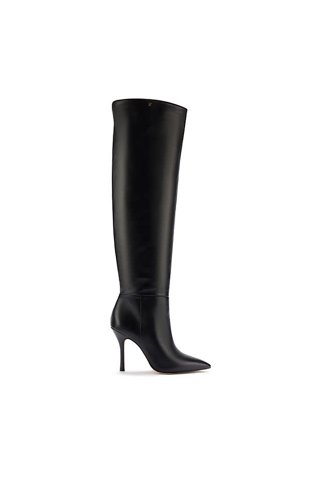 Heeled tall boots in black