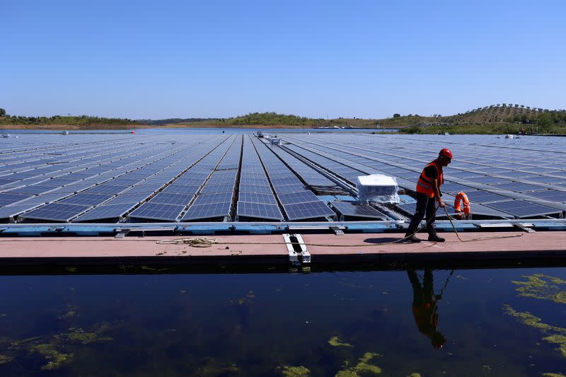 Portugal's EDP installs the largest floating solar farm on a dam in Europe, on the surface of Alqueva dam