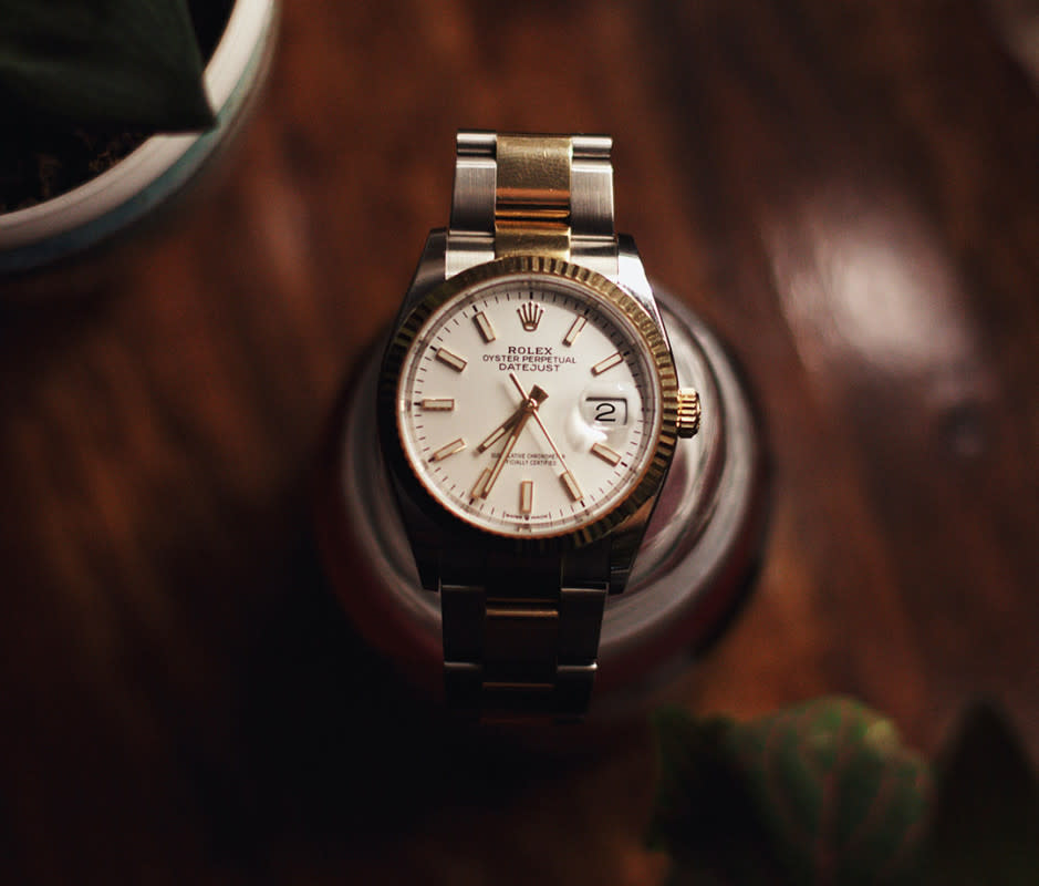 Rolex watches are made of luxury metals with varying finishes. Check what your model should have.<p>Unsplash</p>