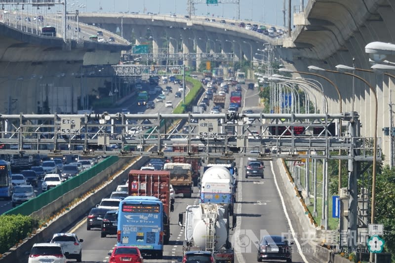 中山高北部上午行車狀況，（中央社）