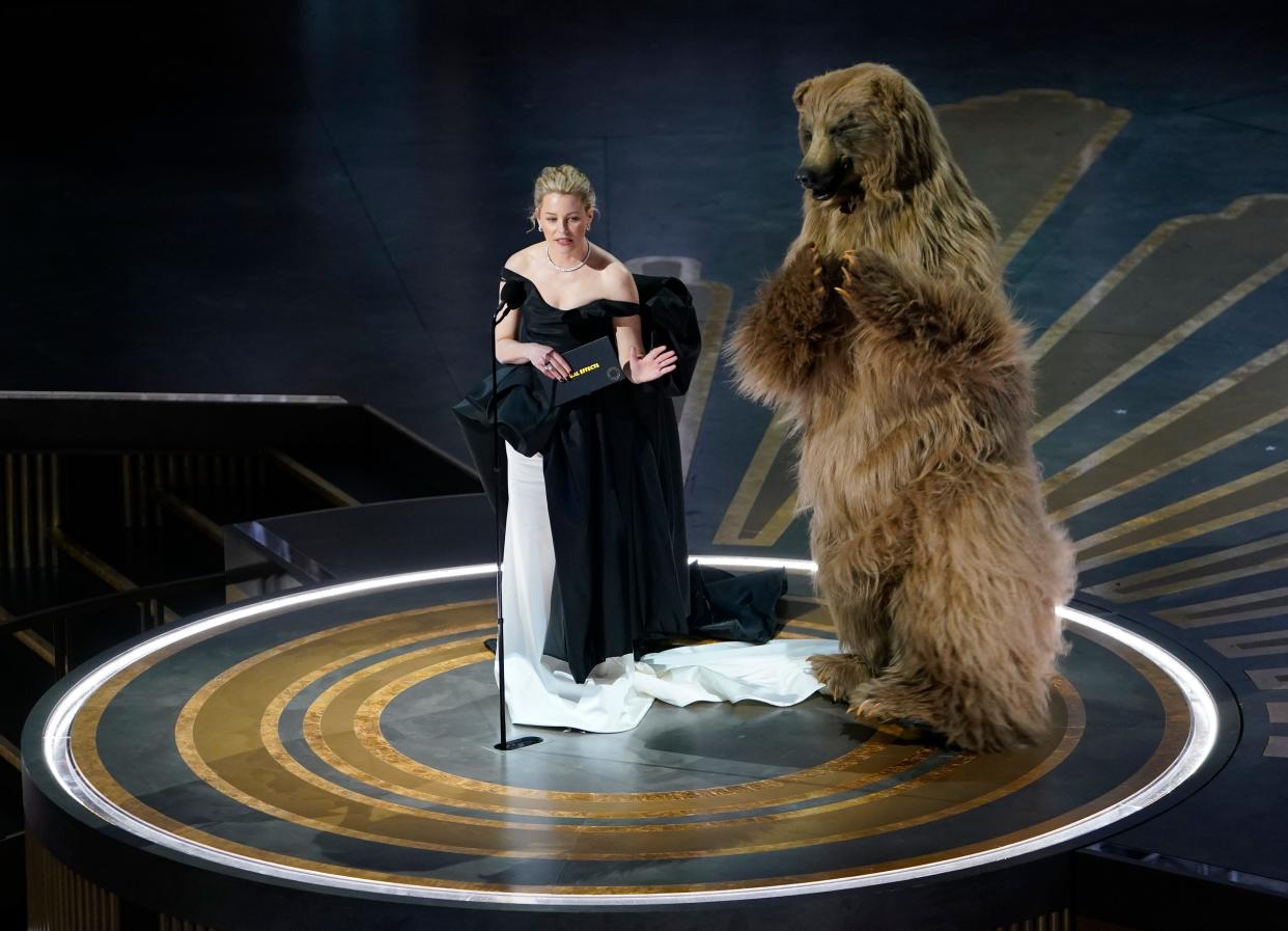 Elizabeth Banks and "Cocaine Bear" present the award for best visual effects.