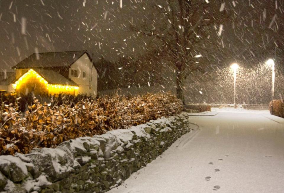 Snow falls in the Scottish Borders as Storm Deirdre hit the British Isles bringing plunging temperatures and treacherous traffic conditions (PA)