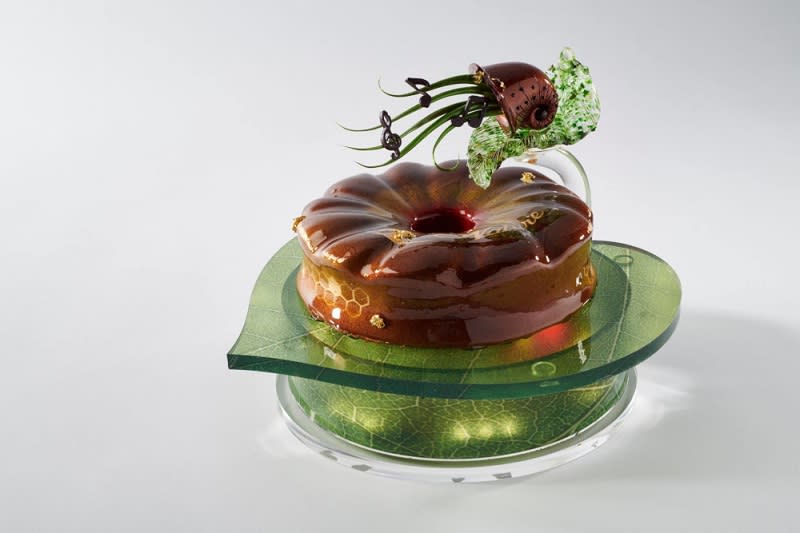 ‘La Nature’, the team’s chocolate dessert took inspiration from a lotus leaf for its design.