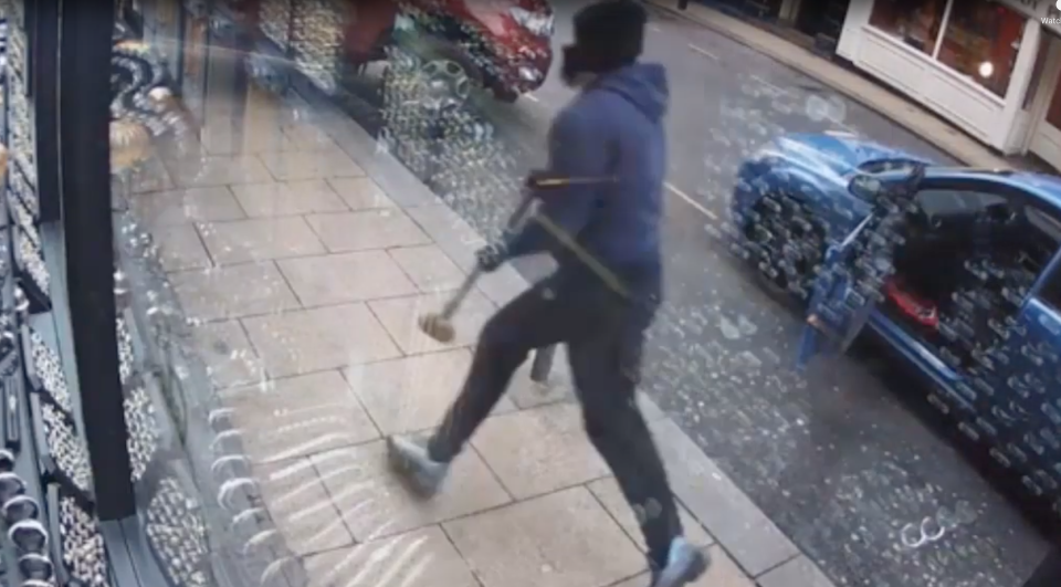 Dramatic CCTV shows Kitchen approach the Leeds jewellery shop. (West Yorkshire Police)