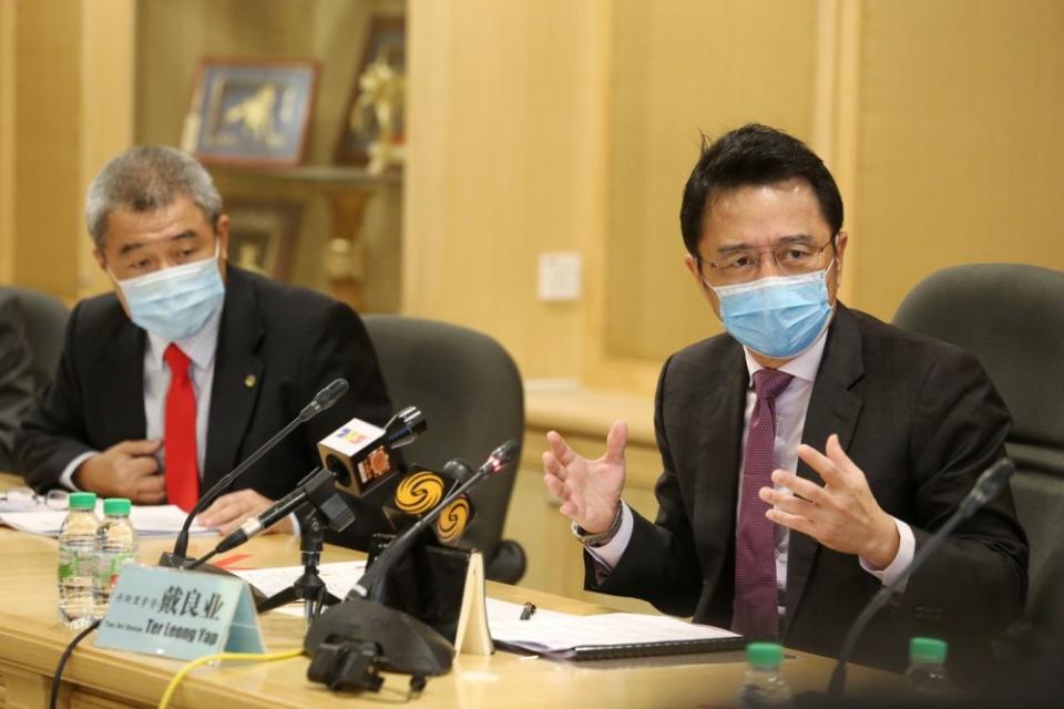 Tan Sri Ter Leong Yap, president of the Associated Chinese Chambers of Commerce and Industry of Malaysia addresses reporters during a press conference at the Wisma Chinese Chamber in Kuala Lumpur  August 6, 2020. ― Picture by Choo Choy May