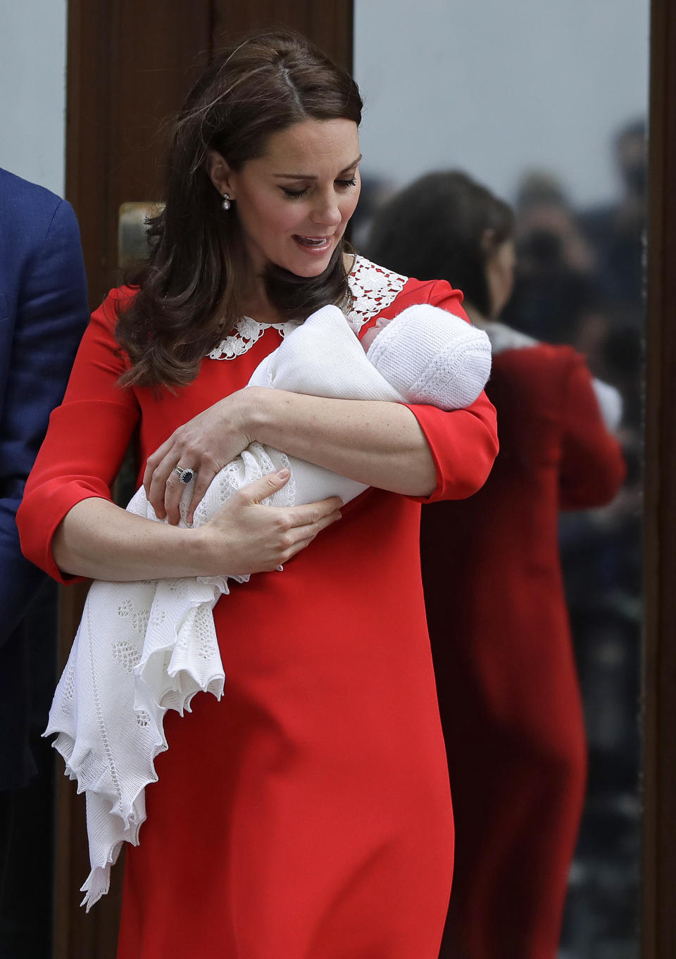 Kate Middleton présente son nouveau petit prince