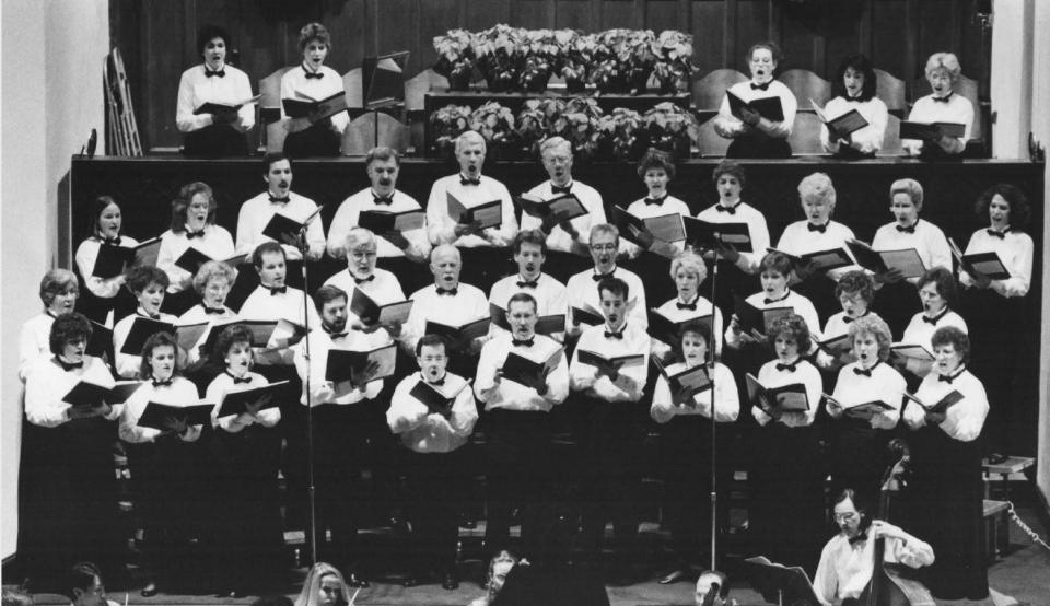 In January of 1984, men first joined the women's ensemble to form the Lexington Choral Society.