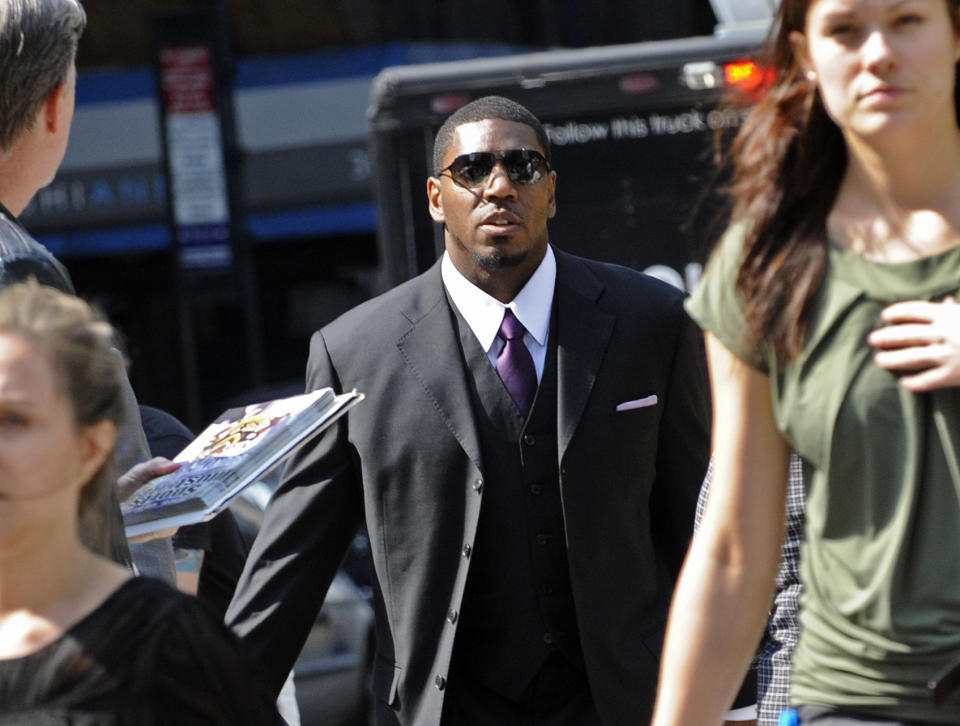 New Orleans Saints linebacker Jonathan Vilma arrives at the NFL football headquarters to meet with Commissioner Roger Goodell to discuss his suspension that was temporarily lifted, Monday, Sep. 17, 2012, in New York. (AP Photo/ Louis Lanzano)