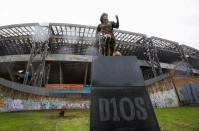 Foto del jueves del homenaje a Diego Maradona a un año de su muerte con la presentación de una estatua en su honor en Nápoles